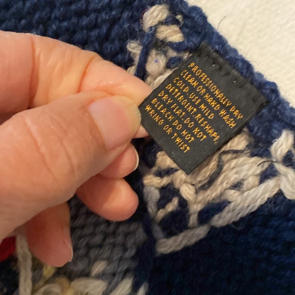 Vintage Eddie Bauer Christmas/Winter Scene Sweater - Picture 8 of 10